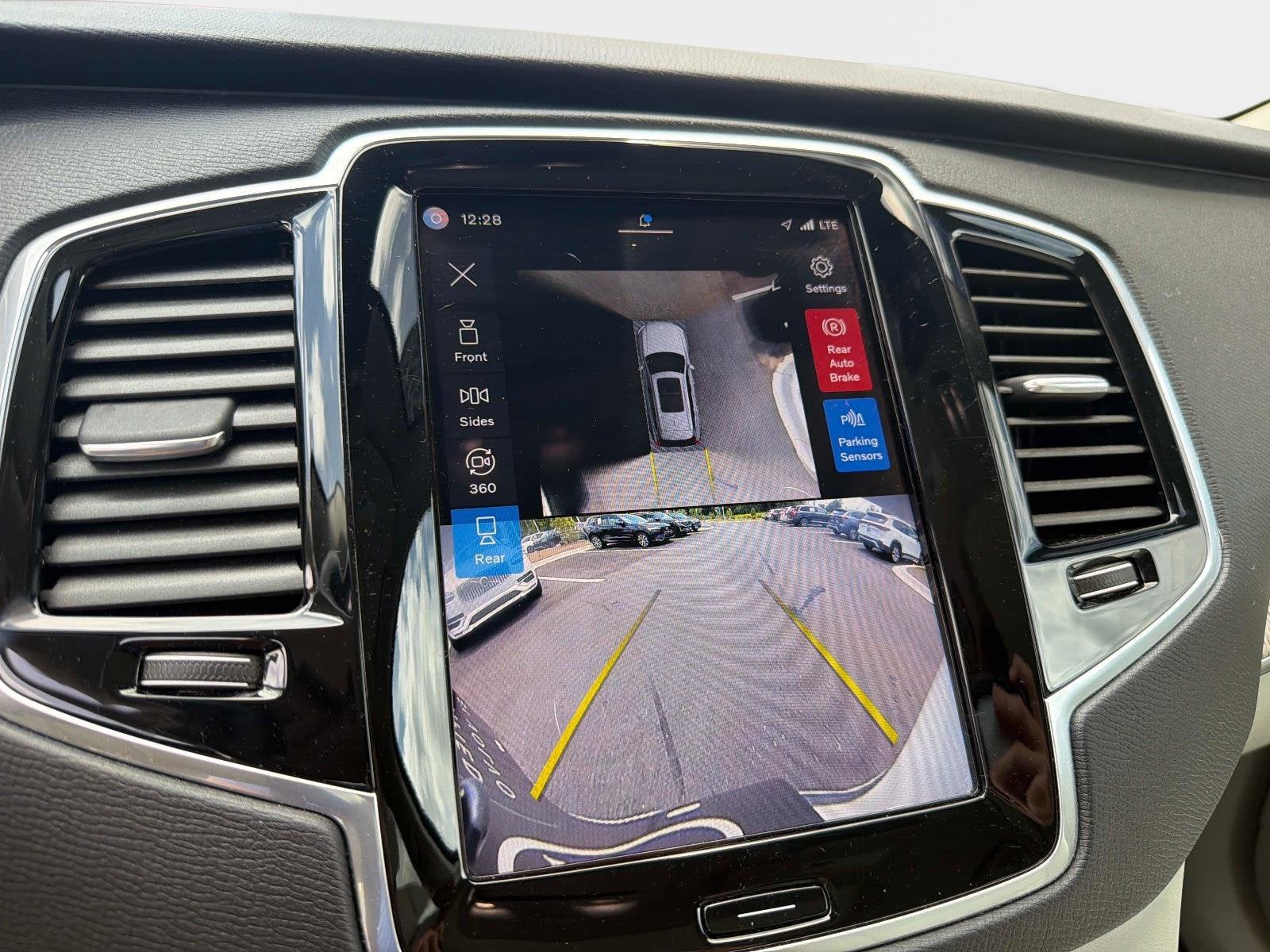 2024 Volvo XC90 Recharge Plug-In Hybrid Plus Bright Theme