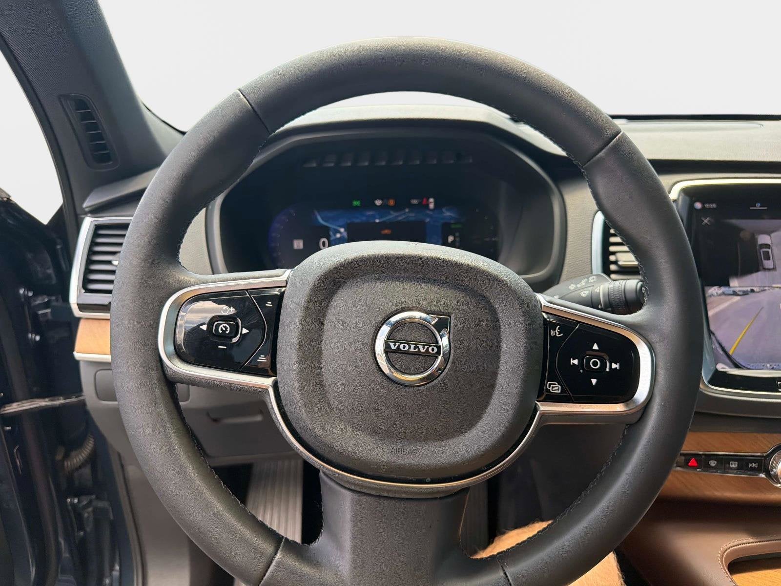 2024 Volvo XC90 Recharge Plug-In Hybrid Plus Bright Theme