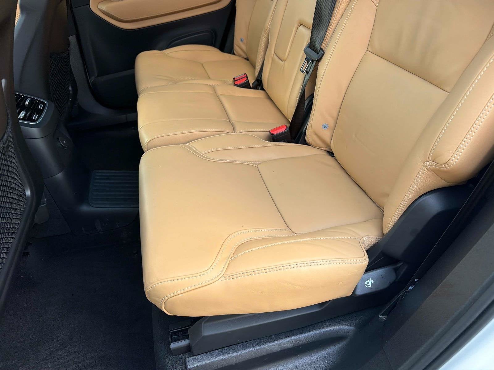 2024 Volvo XC90 Recharge Plug-In Hybrid Ultimate Bright Theme