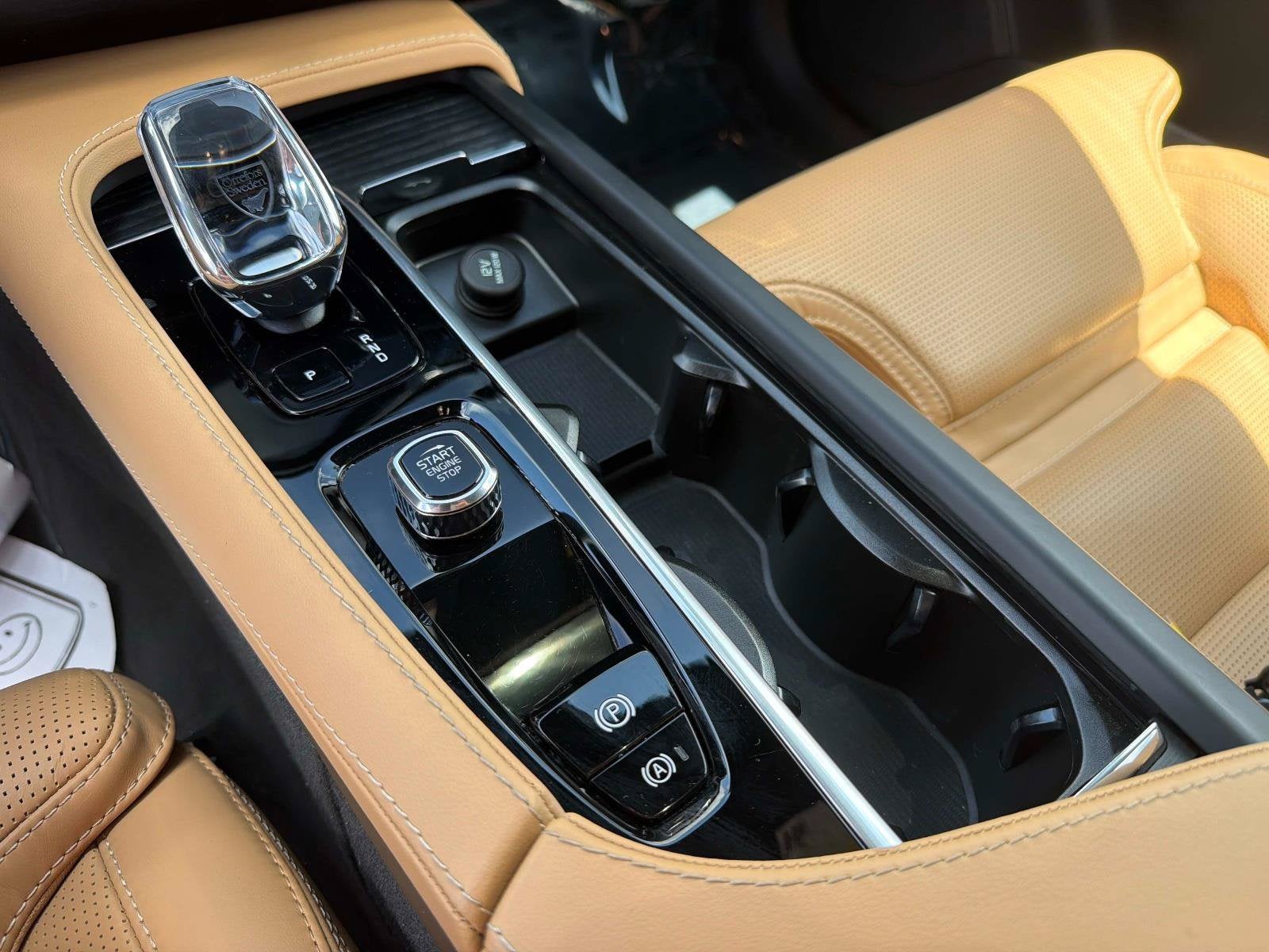 2024 Volvo XC90 Recharge Plug-In Hybrid Ultimate Bright Theme