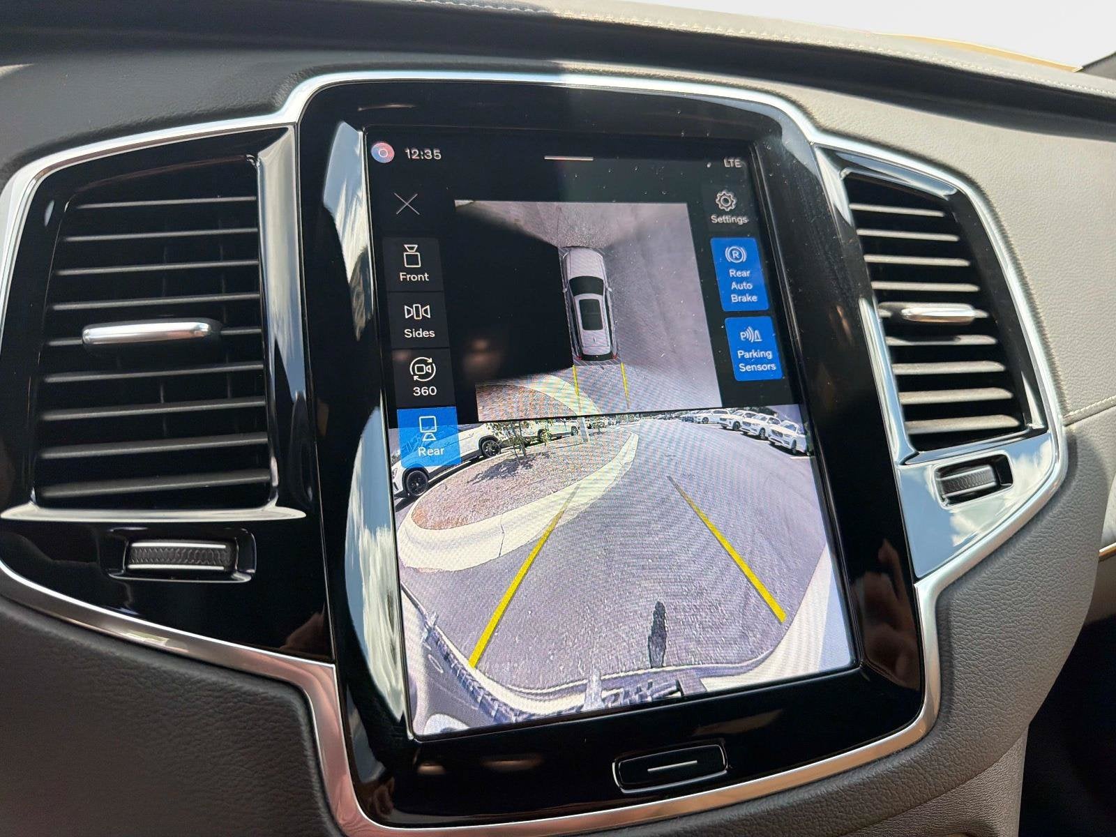 2024 Volvo XC90 Recharge Plug-In Hybrid Ultimate Bright Theme