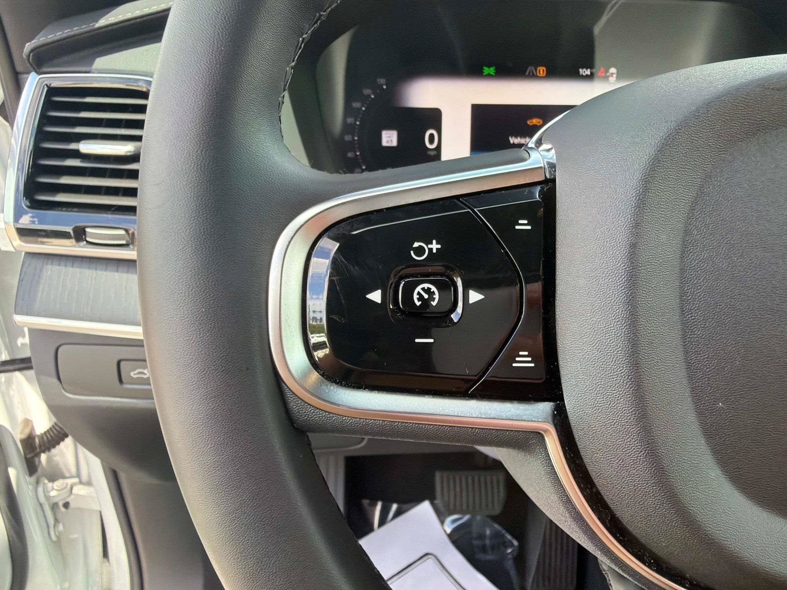 2024 Volvo XC90 Recharge Plug-In Hybrid Ultimate Bright Theme