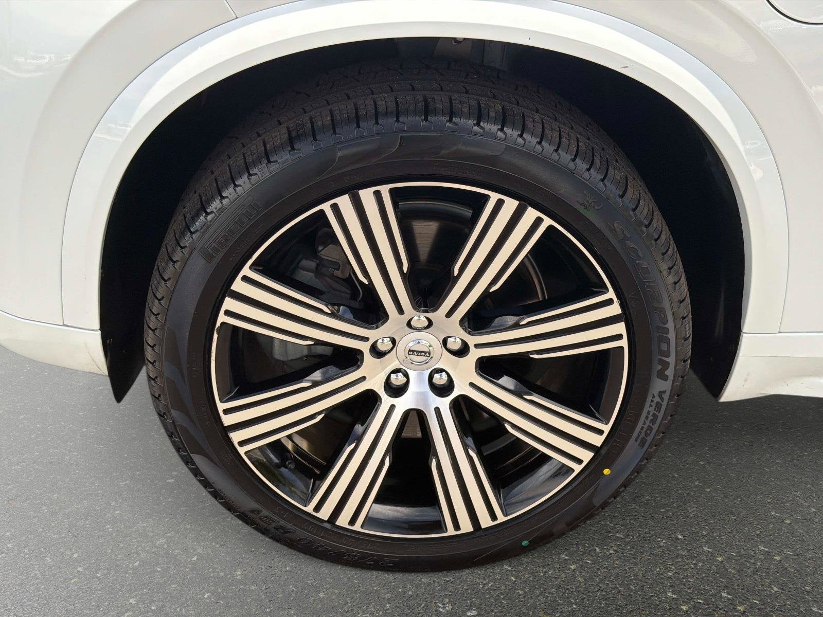 2024 Volvo XC90 Recharge Plug-In Hybrid Core Bright Theme