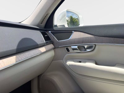 2024 Volvo XC90 Recharge Plug-In Hybrid Core Bright Theme