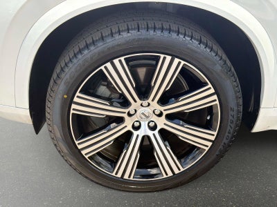 2024 Volvo XC90 Recharge Plug-In Hybrid Core Bright Theme