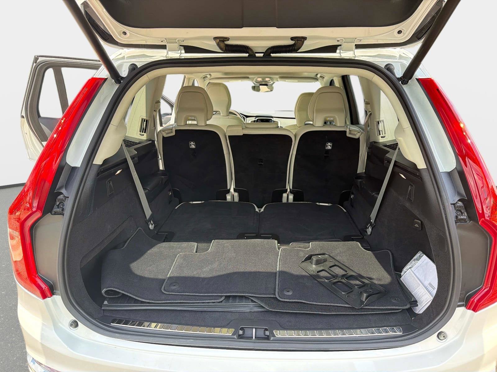 2024 Volvo XC90 Recharge Plug-In Hybrid Core Bright Theme