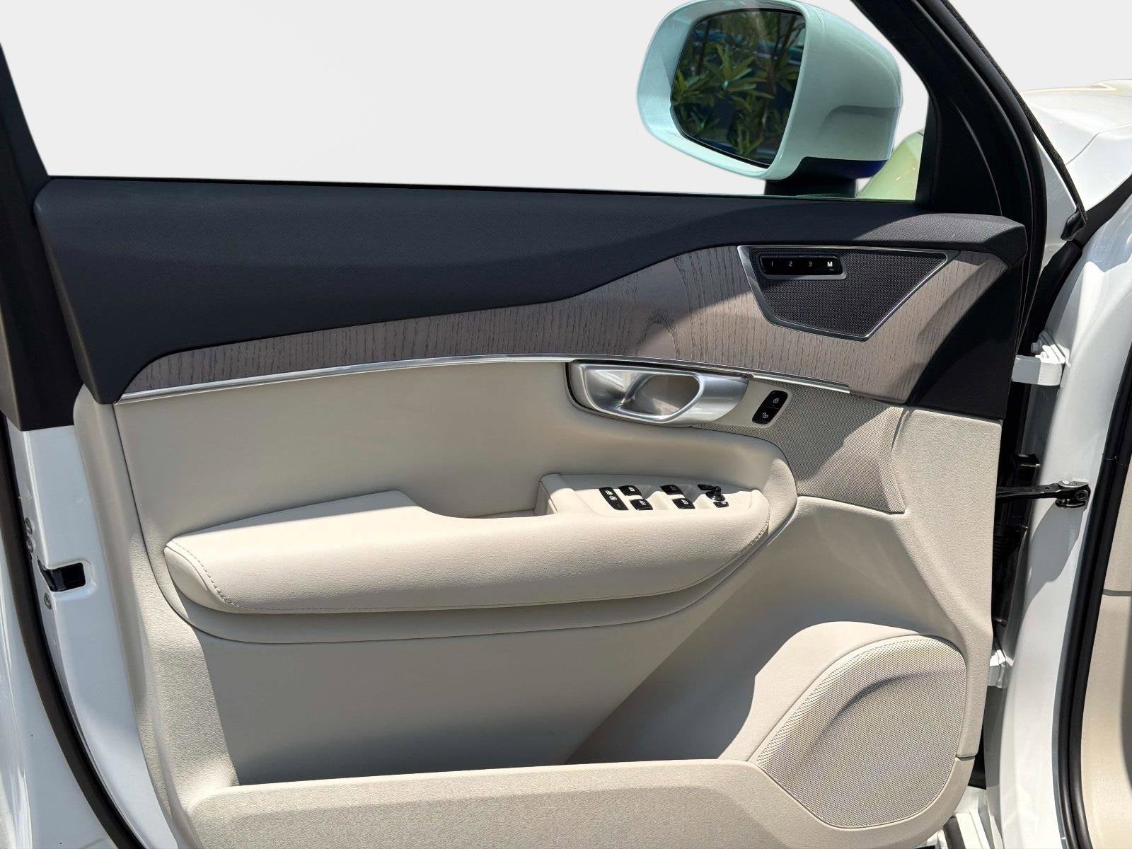 2024 Volvo XC90 Recharge Plug-In Hybrid Core Bright Theme