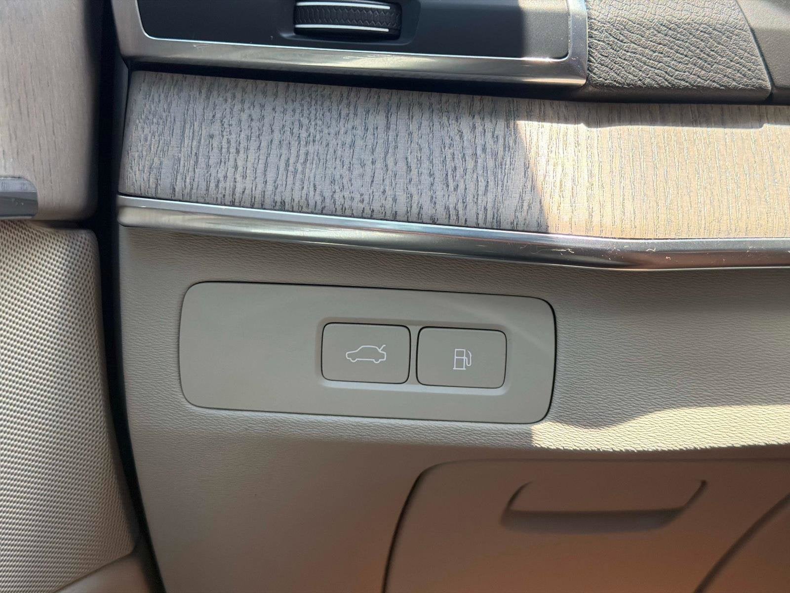 2024 Volvo XC90 Recharge Plug-In Hybrid Core Bright Theme