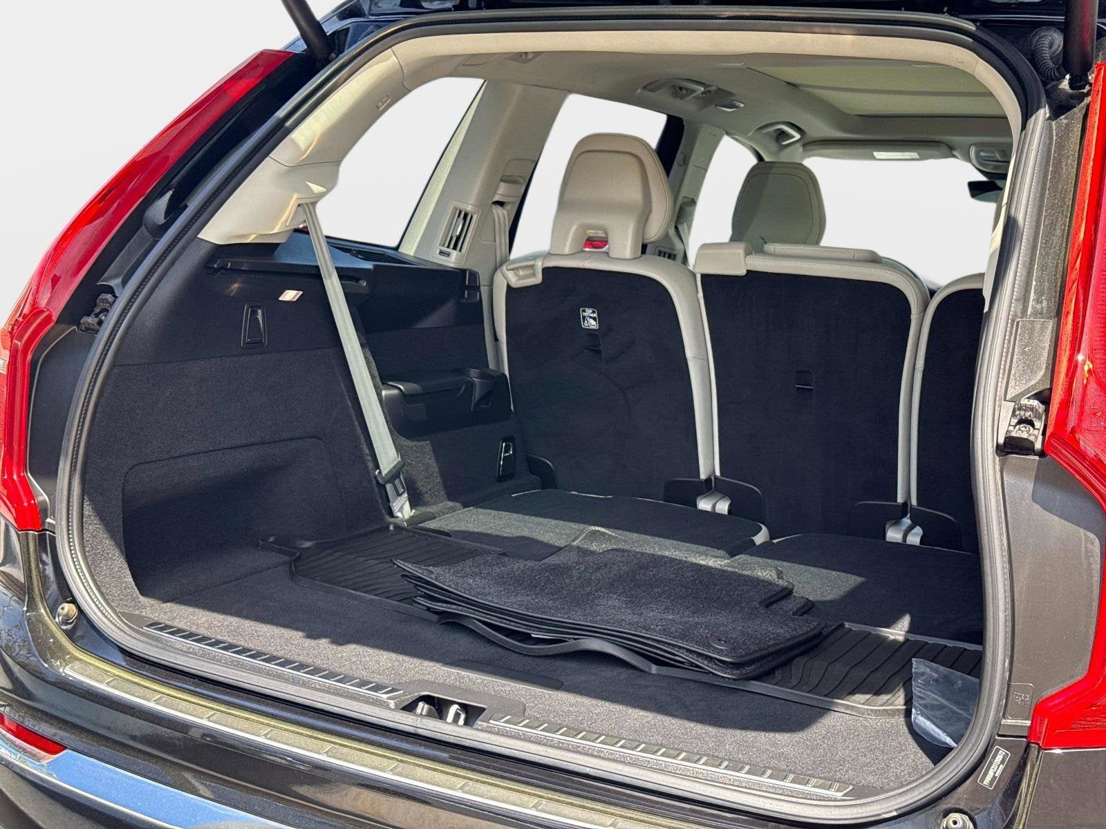 2025 Volvo XC90 Plug-In Hybrid Plus