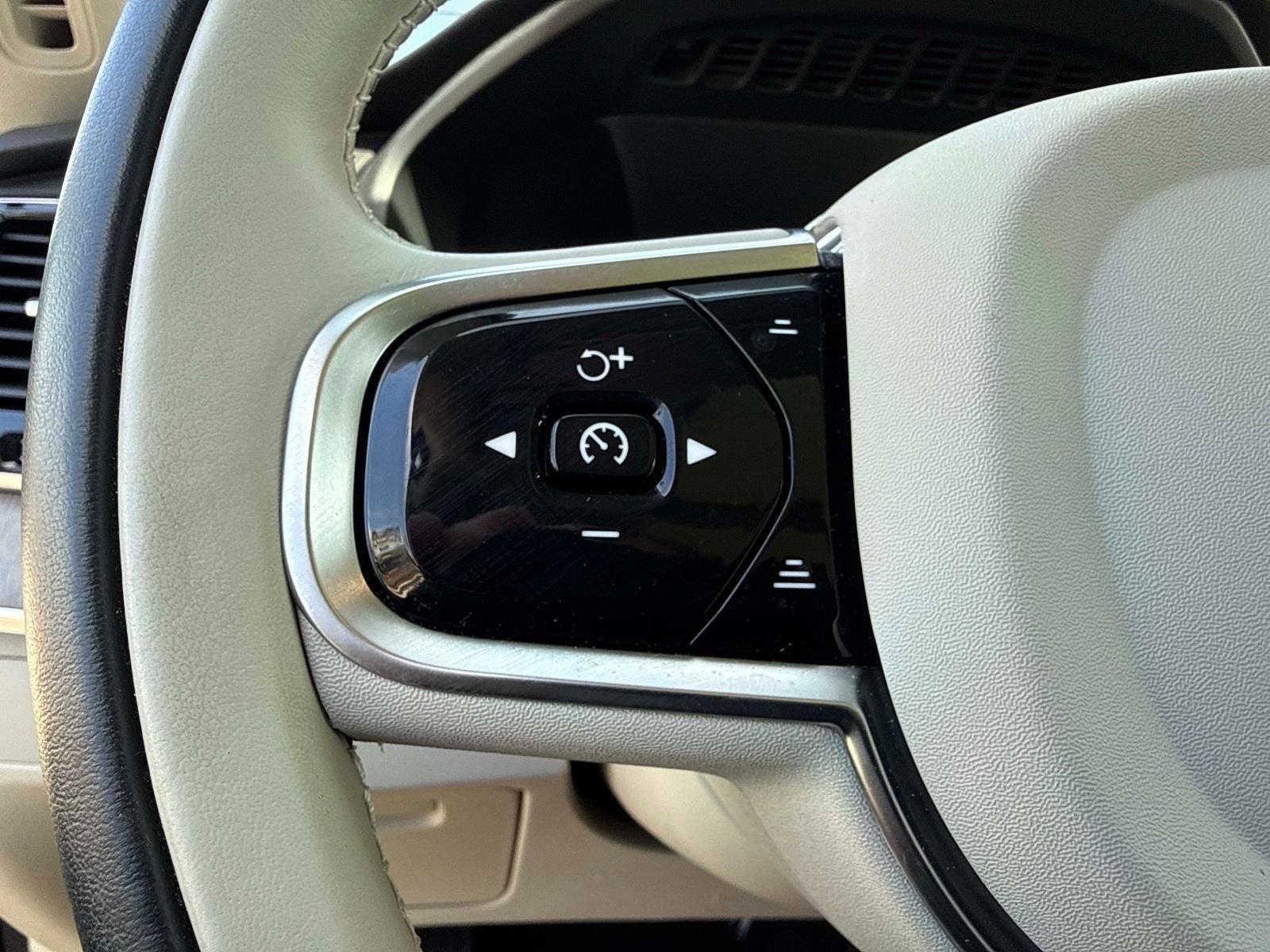 2025 Volvo XC90 Plug-In Hybrid Plus