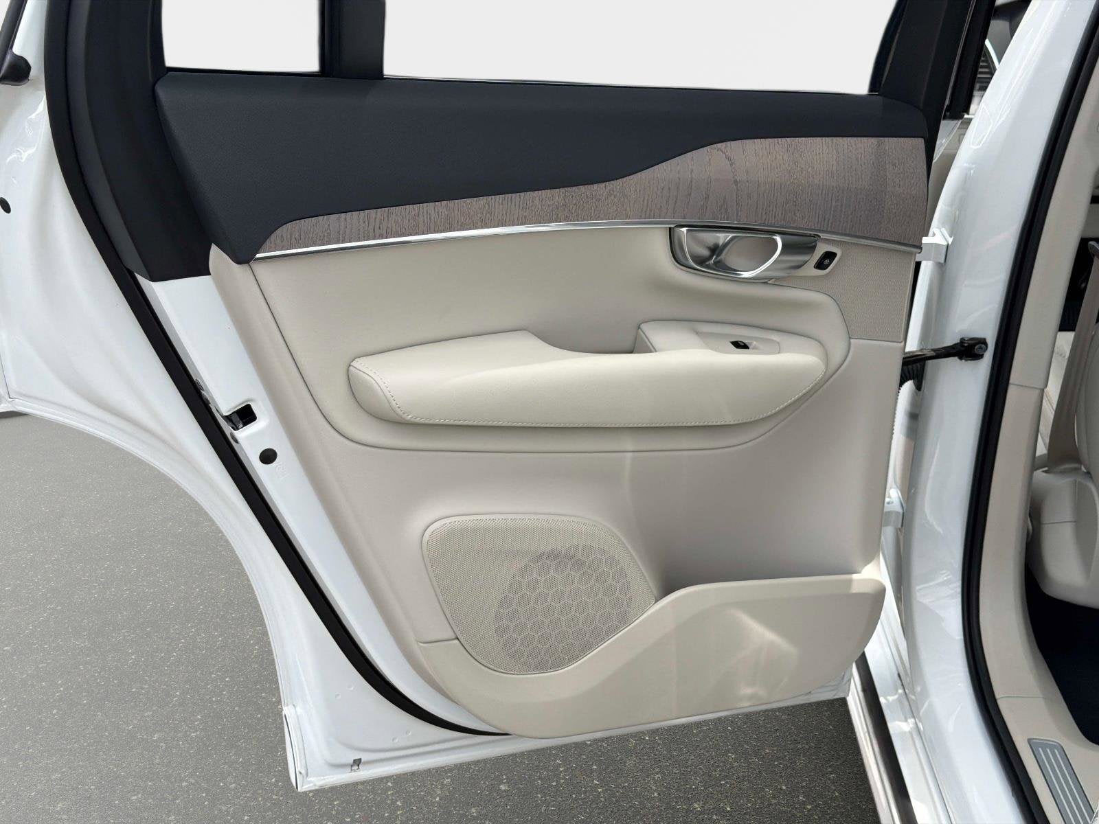 2025 Volvo XC90 Plug-In Hybrid Plus