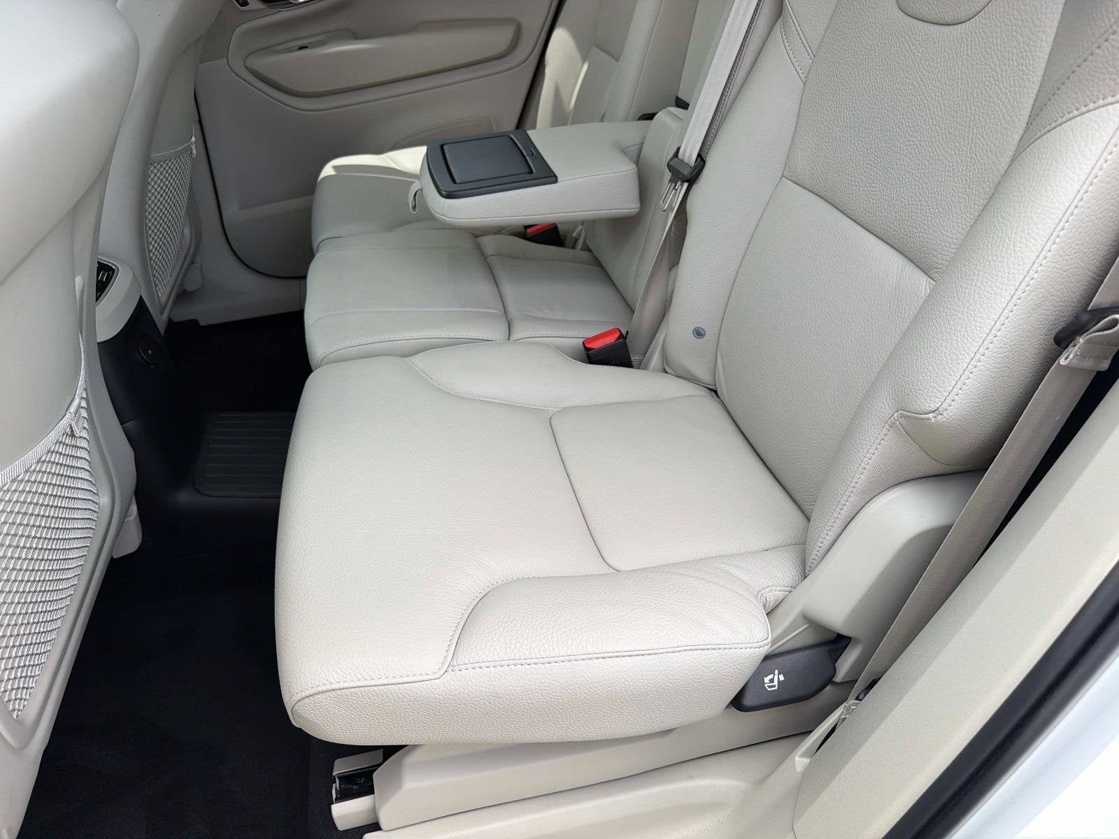 2025 Volvo XC90 Plug-In Hybrid Plus