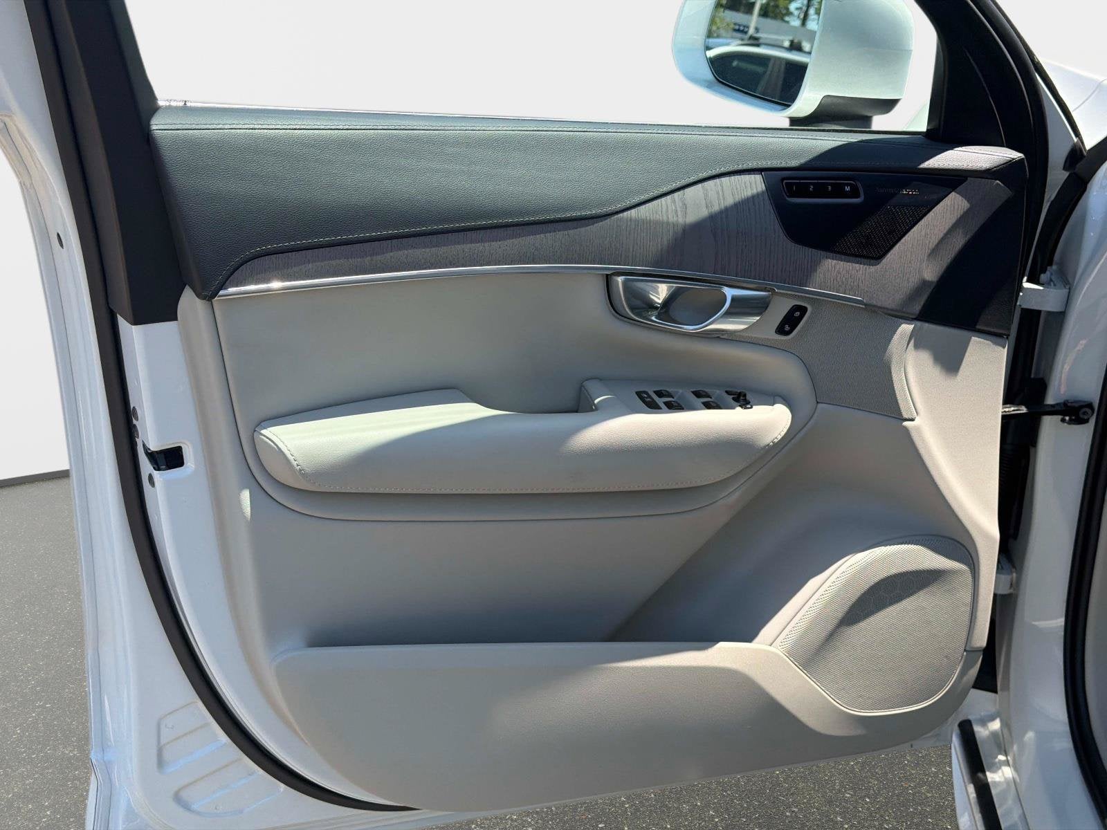 2025 Volvo XC90 Plug-In Hybrid Ultra