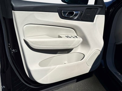 2023 Volvo XC60 Ultimate Bright Theme