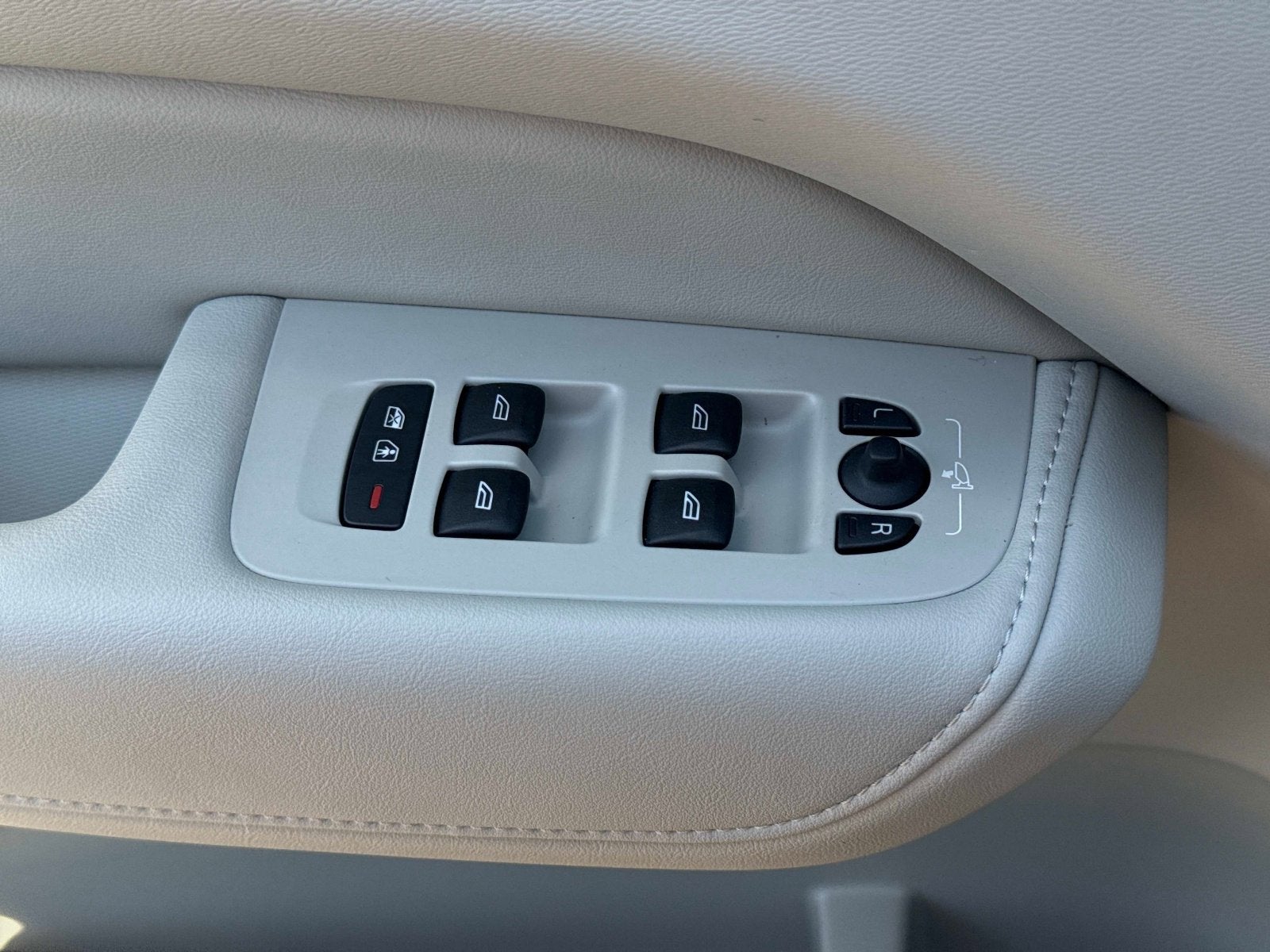 2023 Volvo XC60 Ultimate Bright Theme