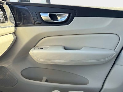 2023 Volvo XC60 Ultimate Bright Theme