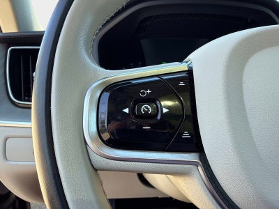 2023 Volvo XC60 Ultimate Bright Theme