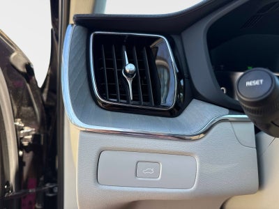 2023 Volvo XC60 Ultimate Bright Theme
