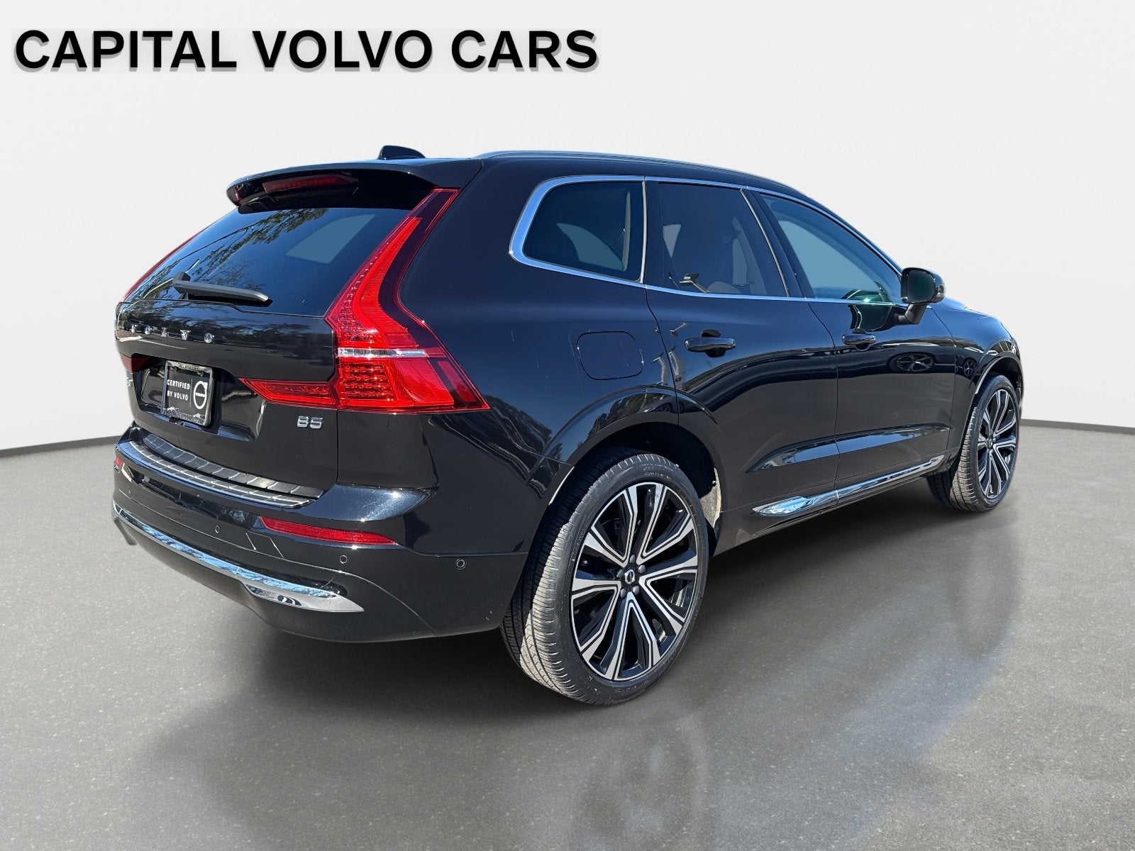 2023 Volvo XC60 Ultimate Bright Theme