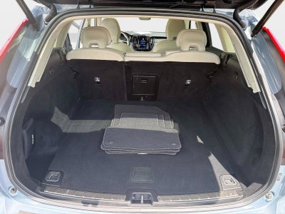 2023 Volvo XC60 Plus Dark Theme