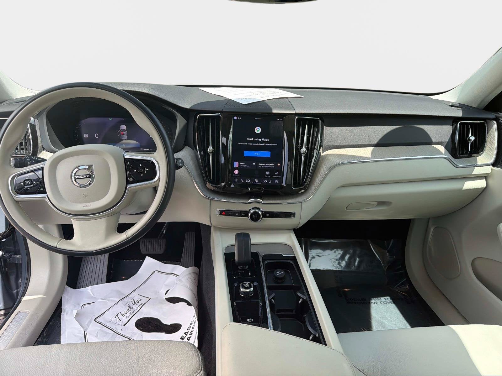 2023 Volvo XC60 Plus Dark Theme