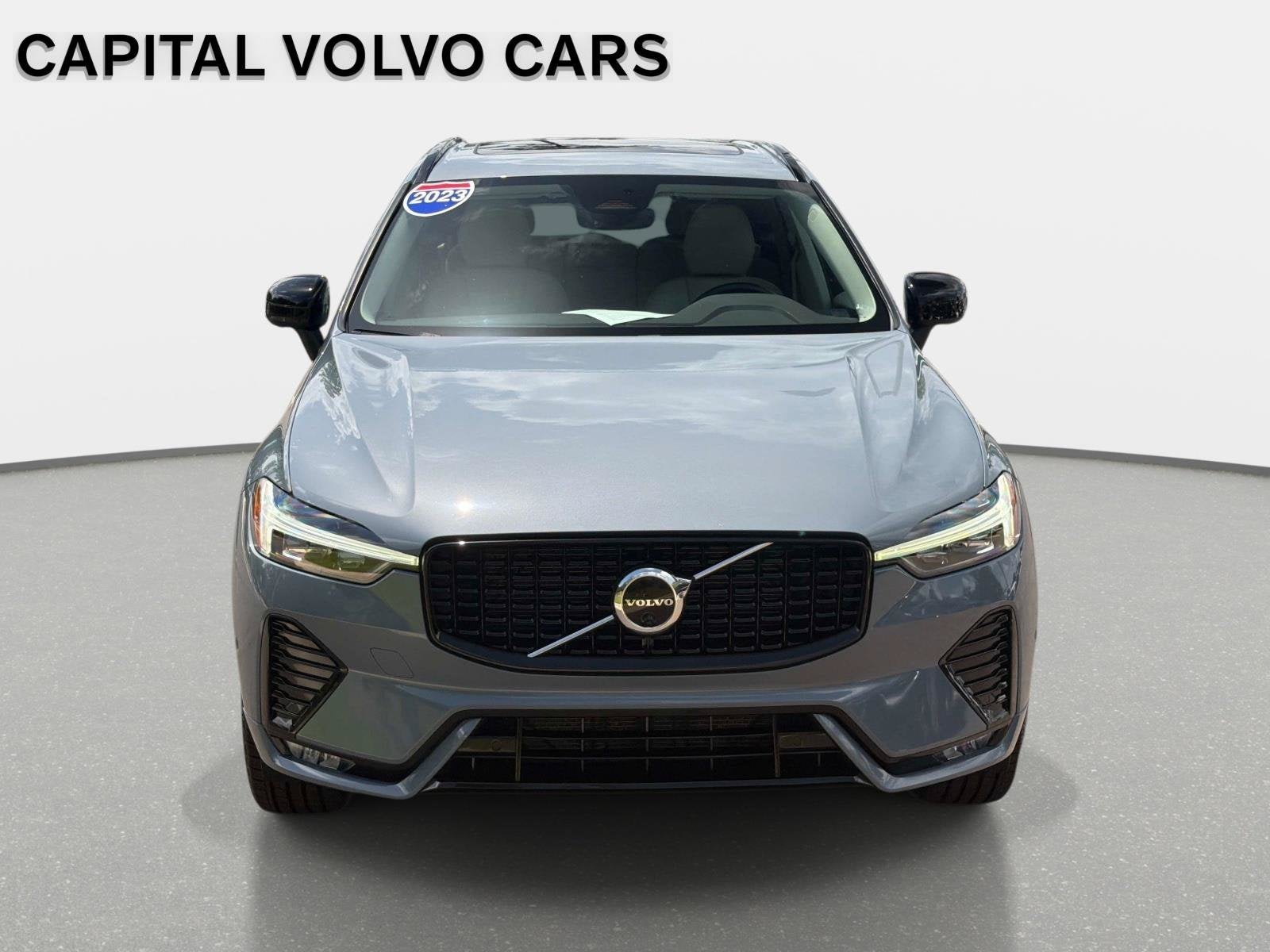 2023 Volvo XC60 Plus Dark Theme