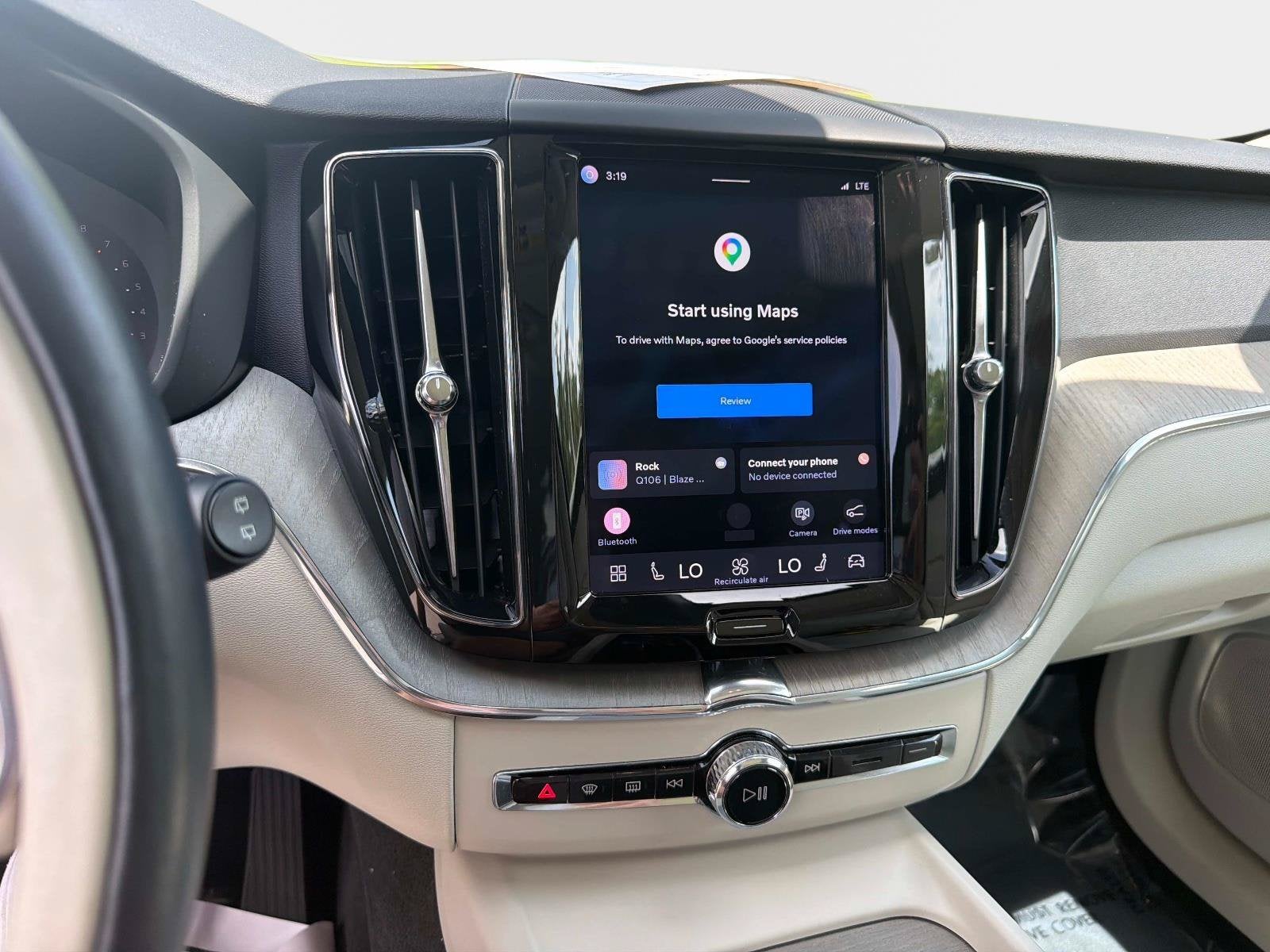 2023 Volvo XC60 Plus Dark Theme