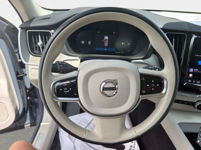 2023 Volvo XC60 Plus Dark Theme
