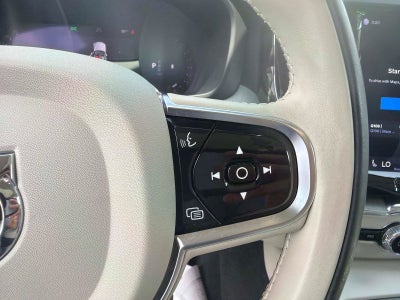 2023 Volvo XC60 Plus Dark Theme