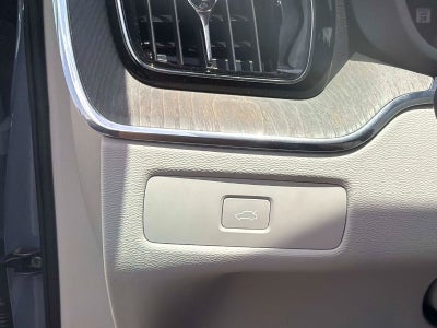 2023 Volvo XC60 Plus Dark Theme