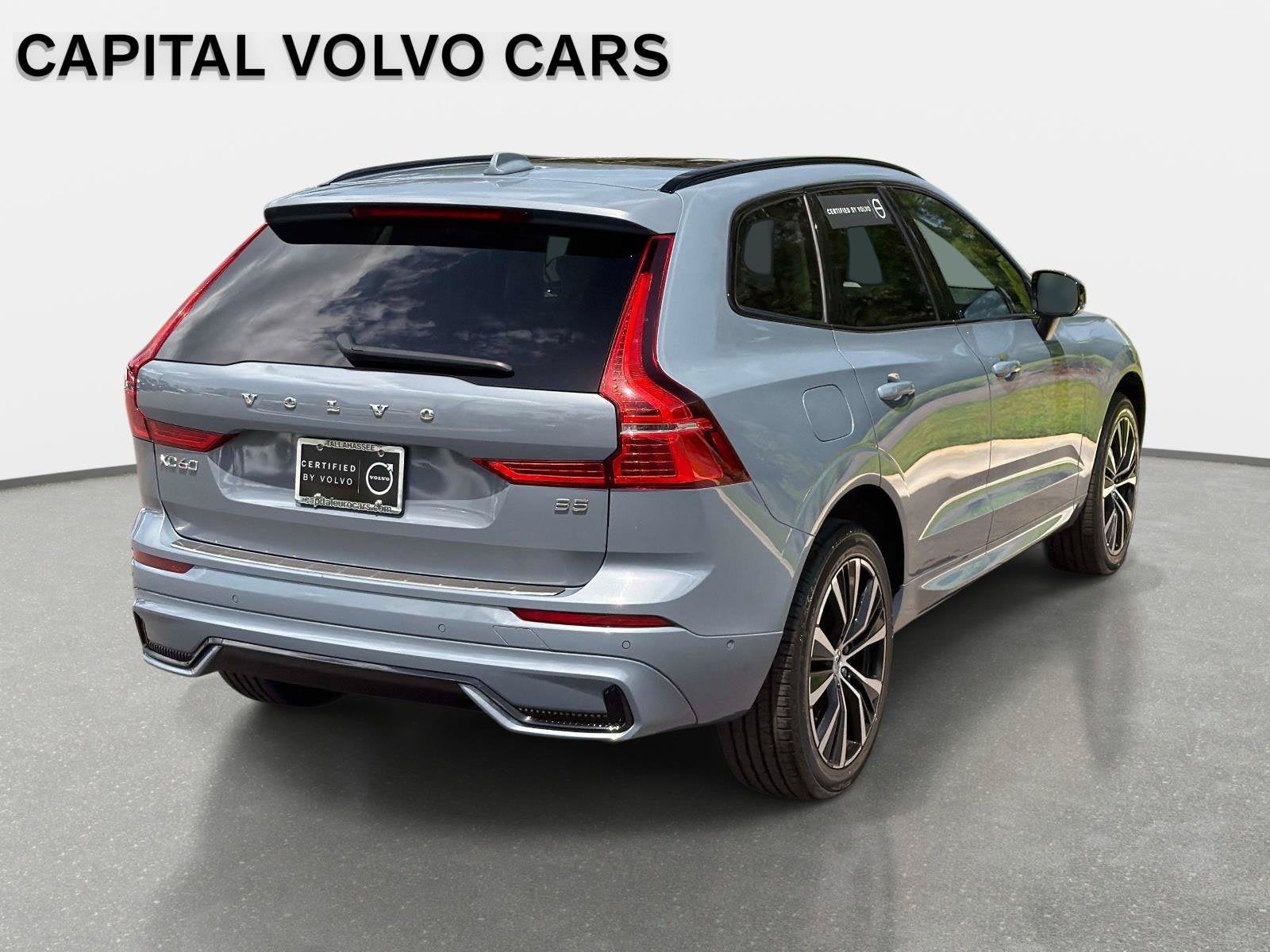 2023 Volvo XC60 Plus Dark Theme