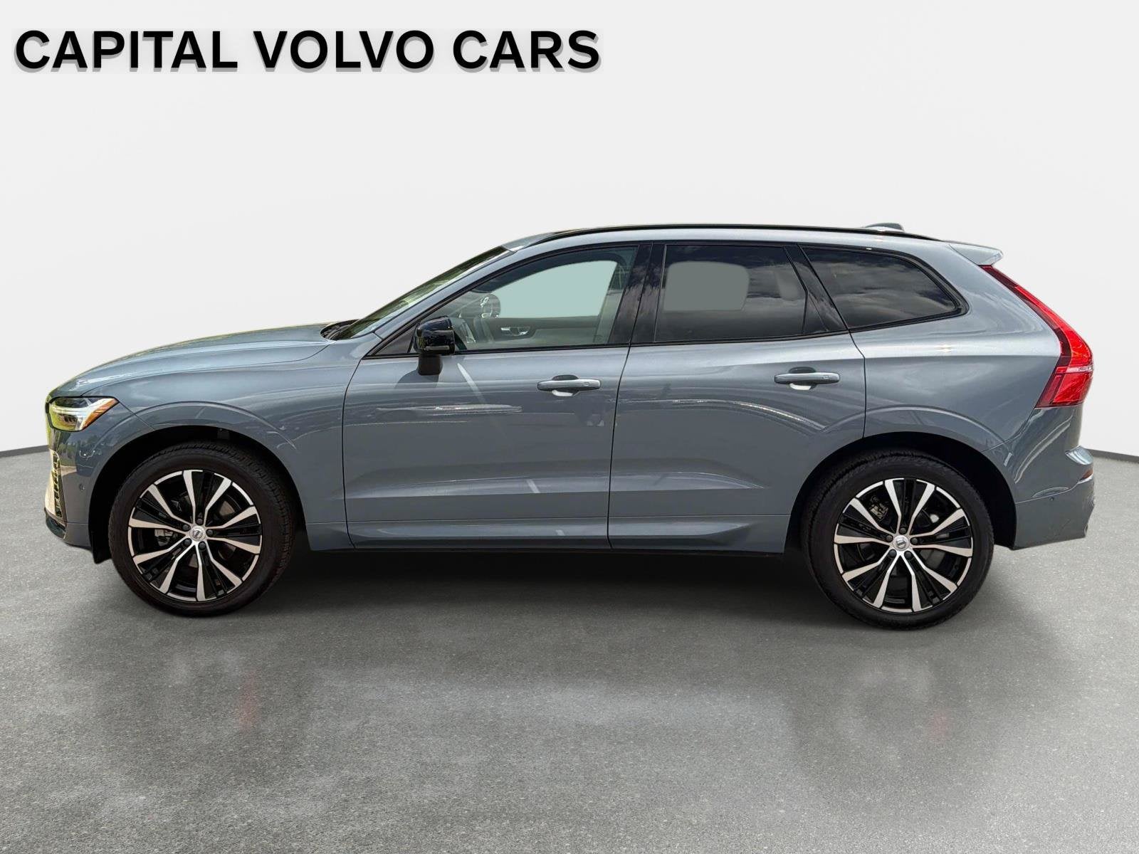 2023 Volvo XC60 Plus Dark Theme