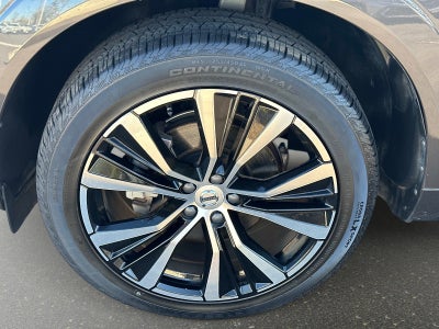 2023 Volvo XC60 Plus Dark Theme