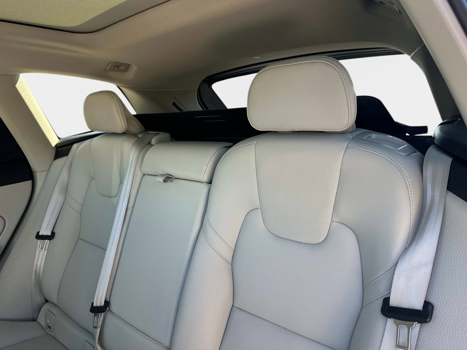 2023 Volvo XC60 Plus Dark Theme