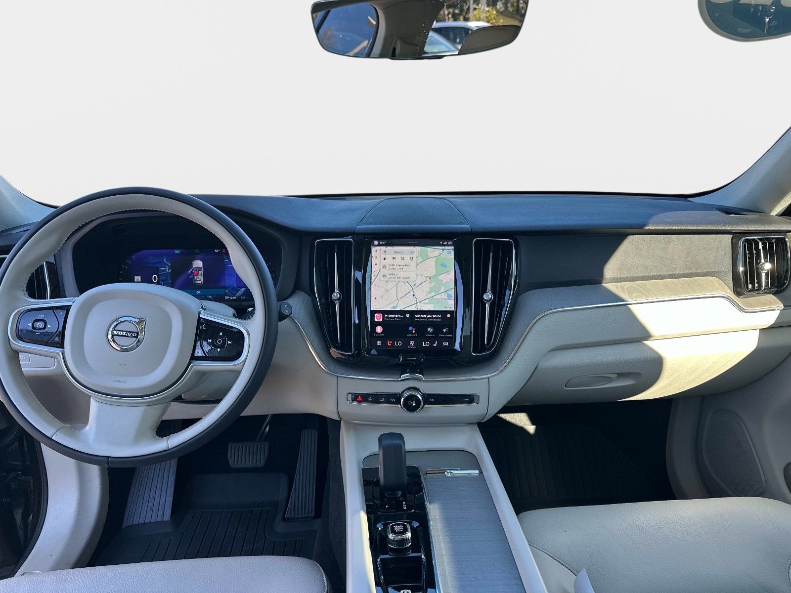 2023 Volvo XC60 Plus Dark Theme