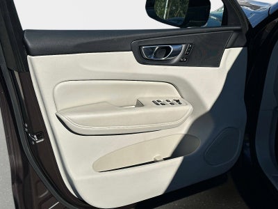 2023 Volvo XC60 Plus Dark Theme