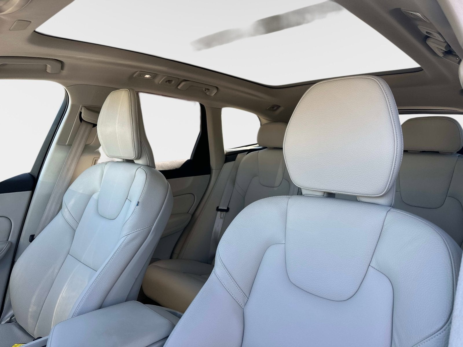 2023 Volvo XC60 Plus Dark Theme