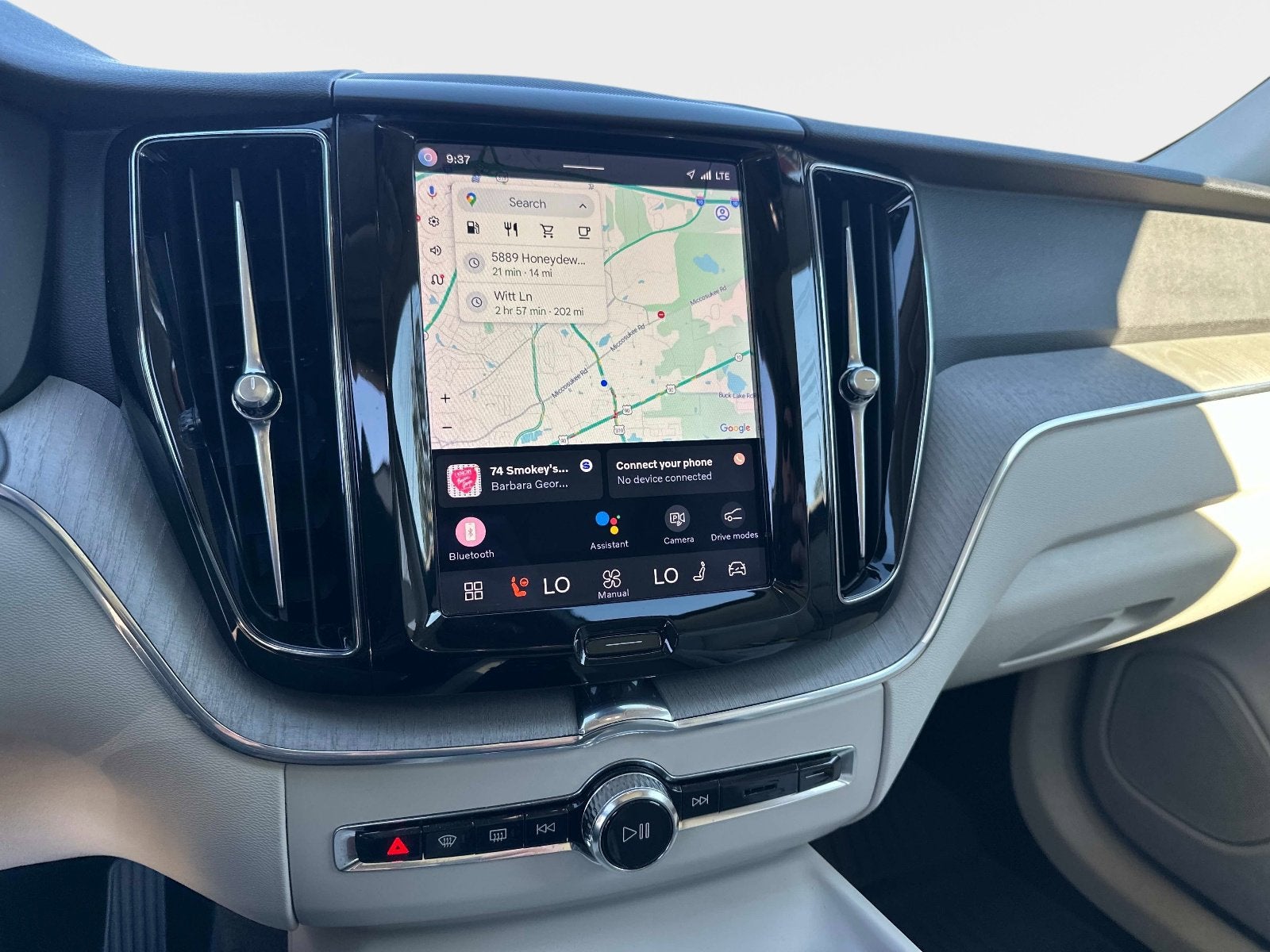 2023 Volvo XC60 Plus Dark Theme