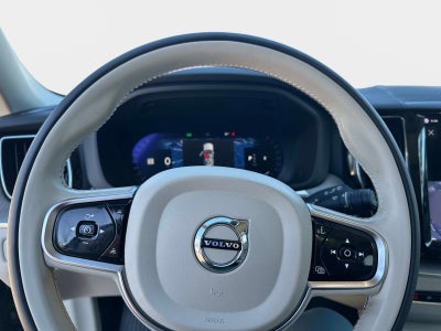 2023 Volvo XC60 Plus Dark Theme