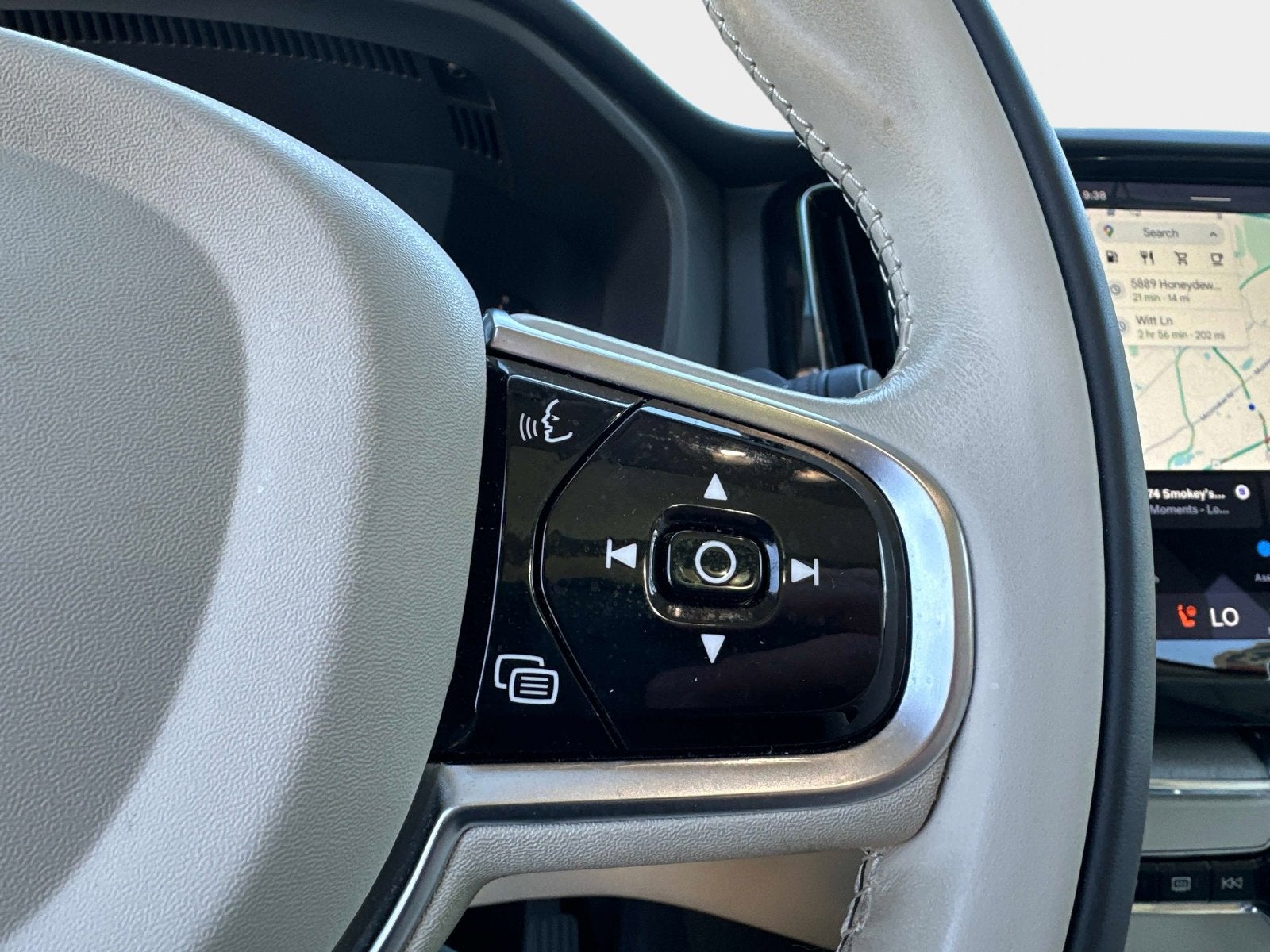 2023 Volvo XC60 Plus Dark Theme