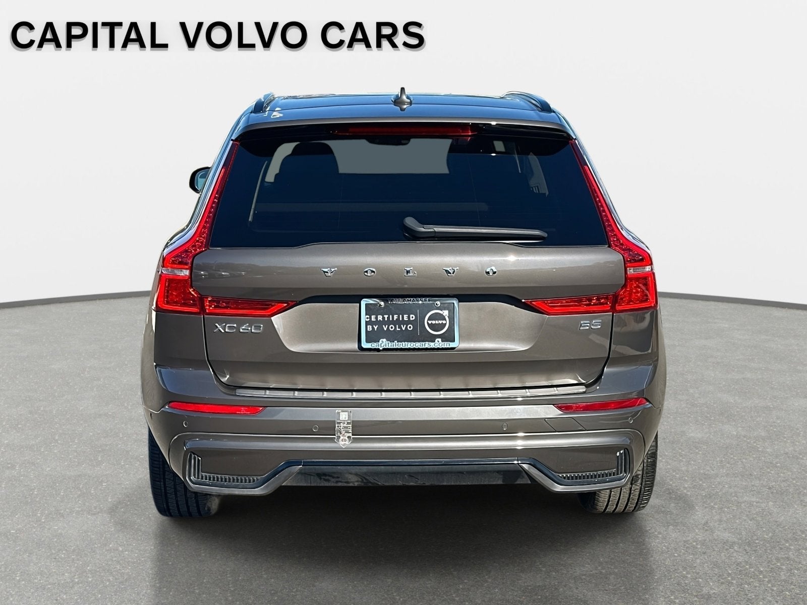 2023 Volvo XC60 Plus Dark Theme