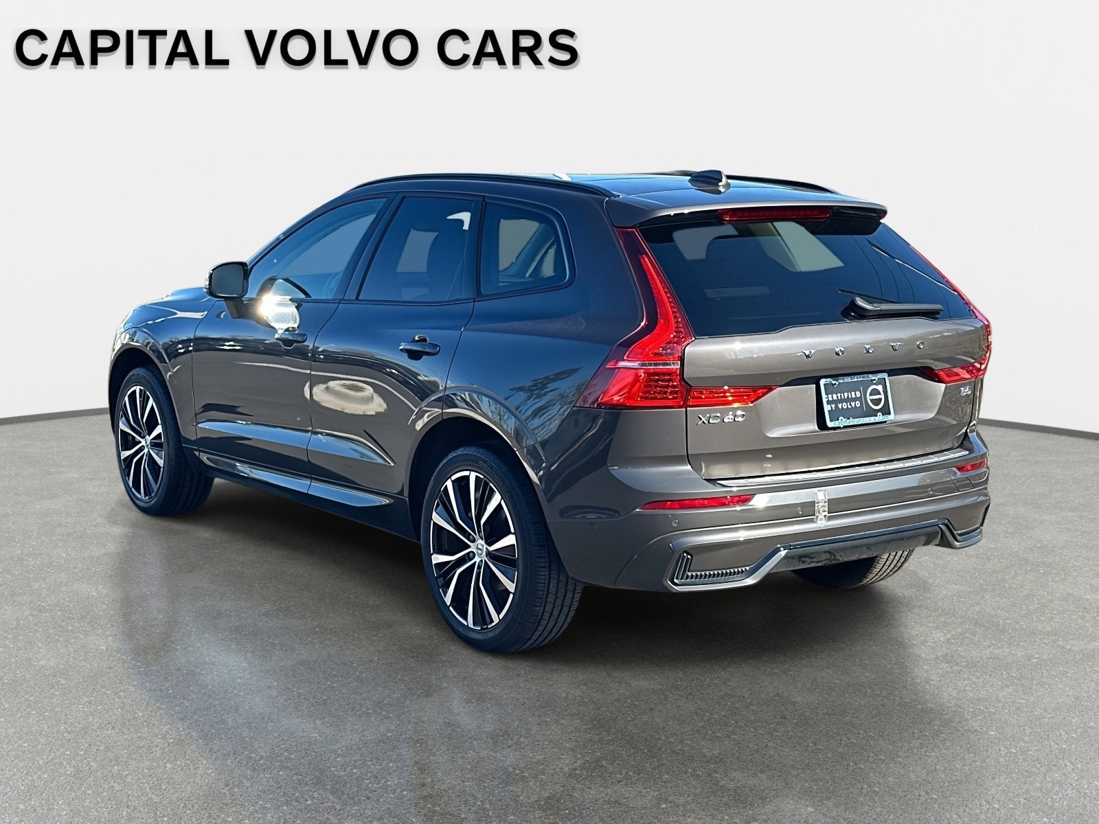 2023 Volvo XC60 Plus Dark Theme
