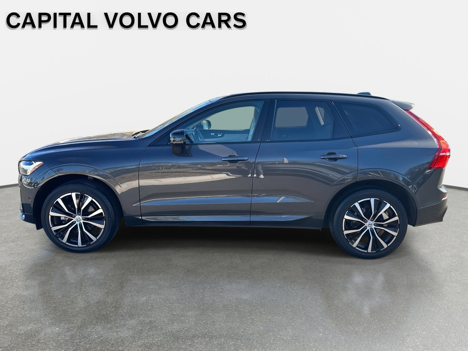 2023 Volvo XC60 Plus Dark Theme