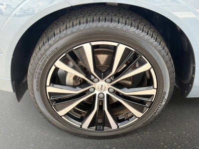 2023 Volvo XC60 Plus Dark Theme