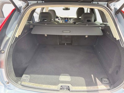2023 Volvo XC60 Plus Dark Theme
