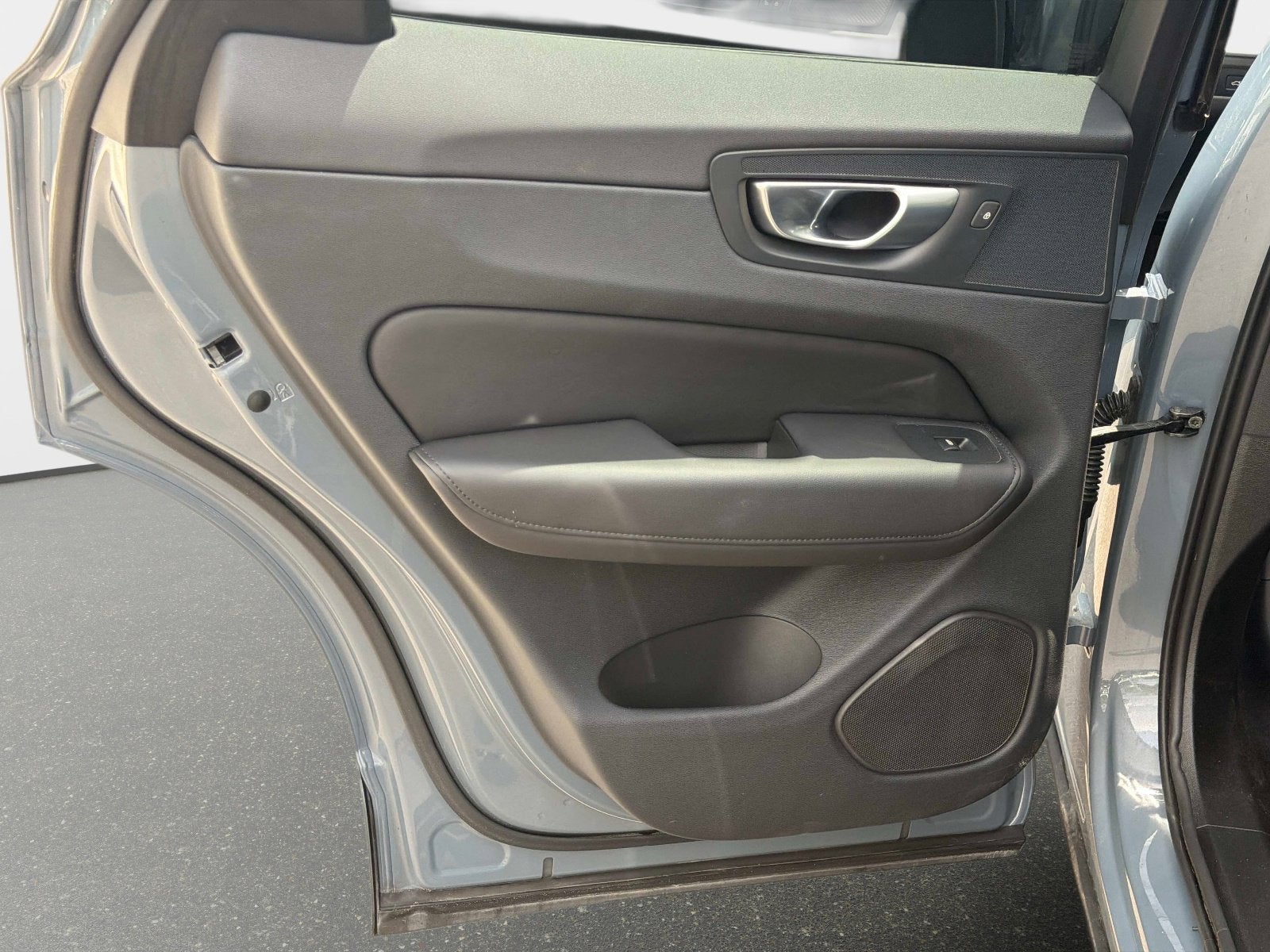 2023 Volvo XC60 Plus Dark Theme