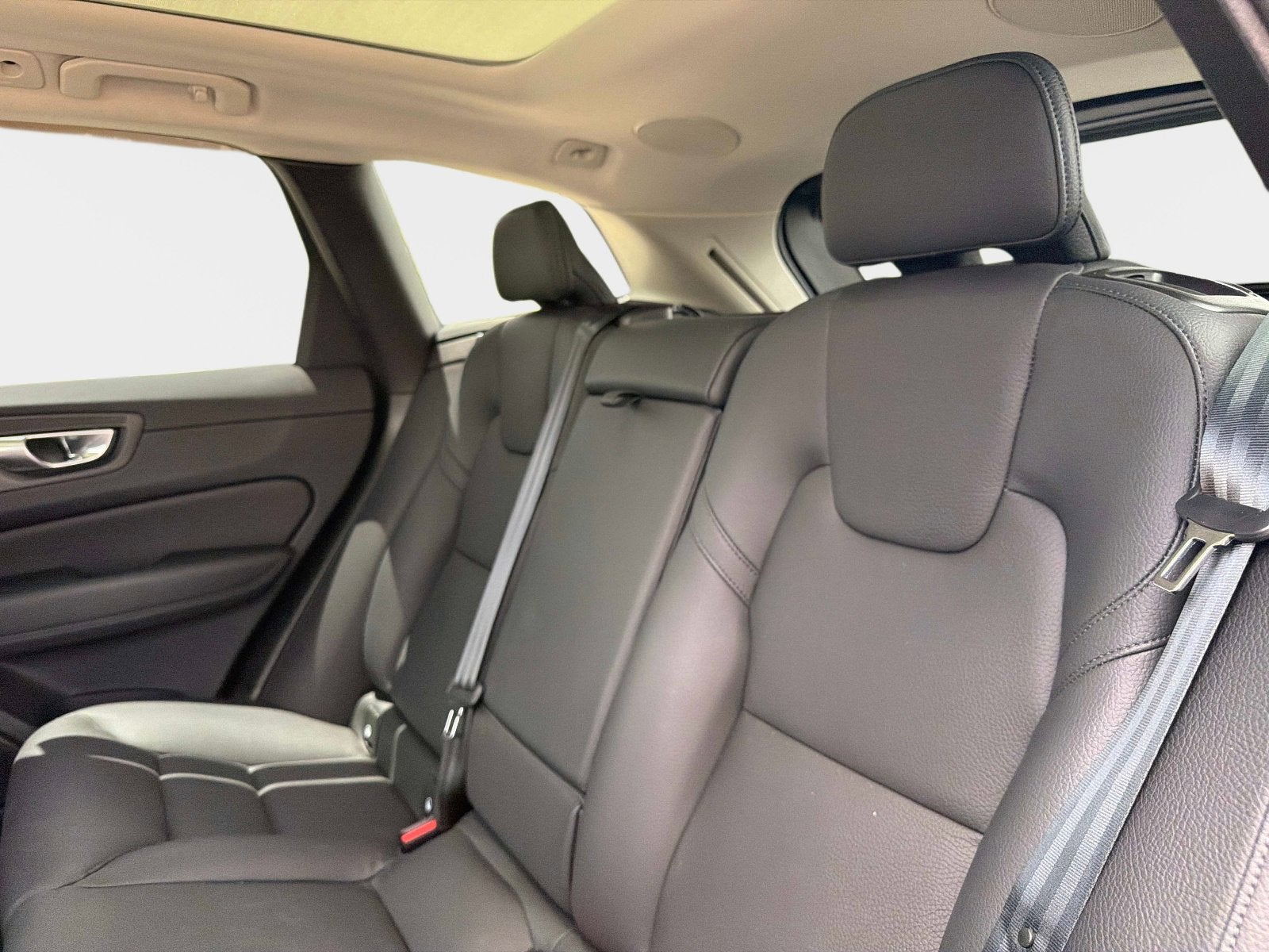 2023 Volvo XC60 Plus Dark Theme
