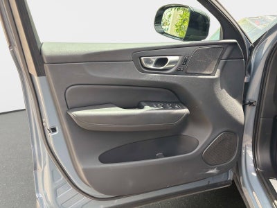 2023 Volvo XC60 Plus Dark Theme
