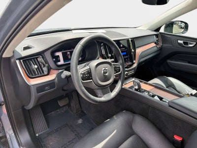 2023 Volvo XC60 Plus Dark Theme