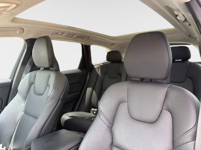 2023 Volvo XC60 Plus Dark Theme